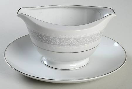 Angelique Gravy Boat with Attached Underplate