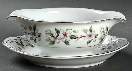 Pamela (Platinum Trim) Gravy Boat with Attached Underplate