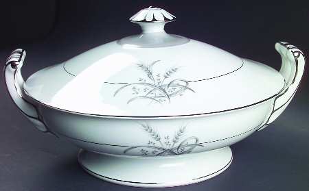 Silver Wheat Round Covered Vegetable