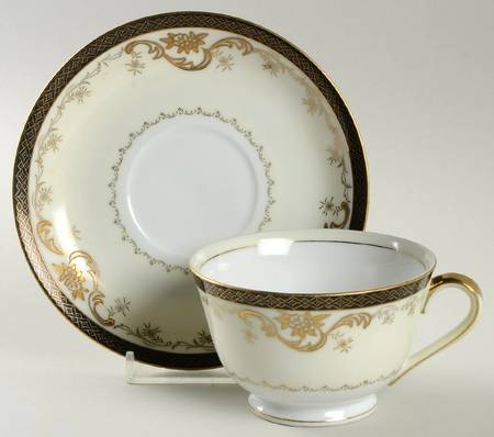 826 Footed Cup & Saucer Set