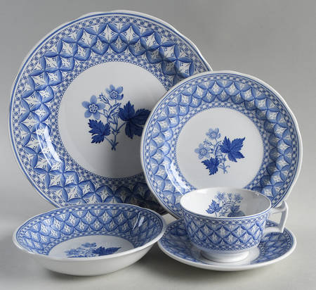 Blue Geranium 40 Piece Estate Set