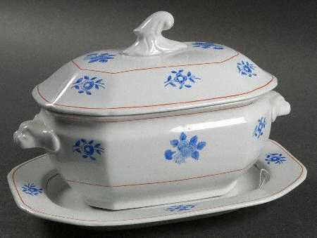 Cape Cod Gravy Boat & Lid w/Underplate