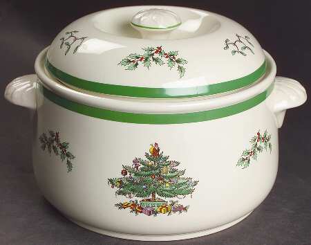 Christmas Tree 3 Quart Round Covered Casserole
