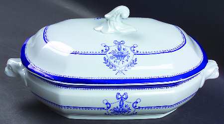 Newburyport Blue (No Gold Trim) Oval Covered Vegetable