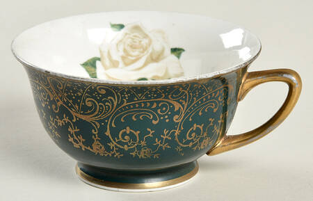 Chantilly Dark Green (Gold Filigree) Footed Cup