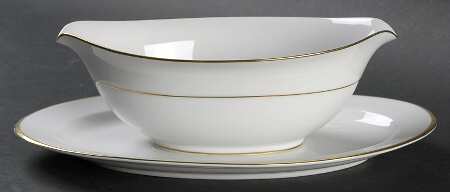 Bridal Wreath Gravy Boat with Attached Underplate