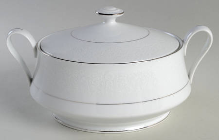 Shannon Round Covered Vegetable