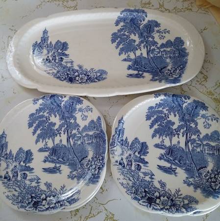 The Ferry Blue (Scallop) Large Sandwich Tray