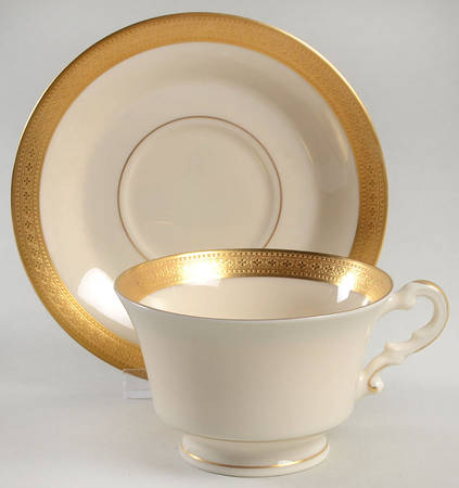 Bracelet Footed Cup & Saucer Set
