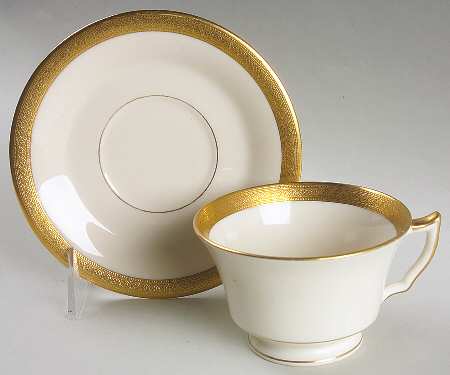 Bracelet Footed Cup & Saucer Set
