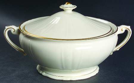 Brantley Round Covered Vegetable