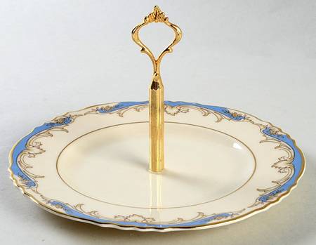 Carvel Round Serving Plate with Handle (BBr)