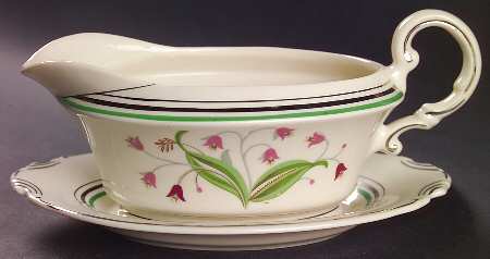 Coralbel (Virginia Shape, Platinum Trim) Gravy Boat & Underplate
