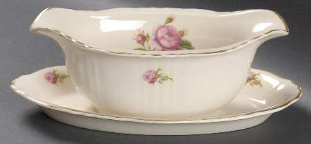 Victoria Gravy Boat with Attached Underplate