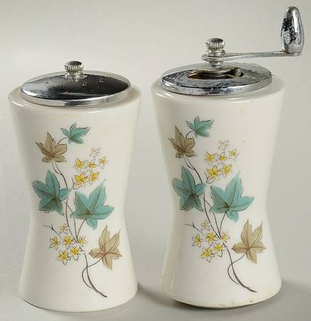 Woodbine Salt Mill & Pepper Mill Set