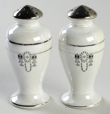 Colonial Salt & Pepper Set