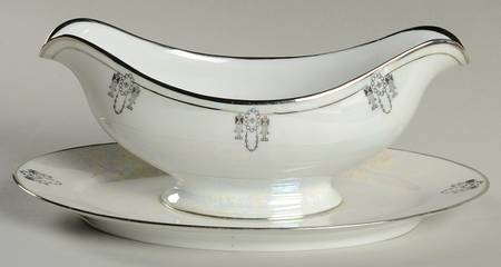 Colonial Gravy Boat with Attached Underplate