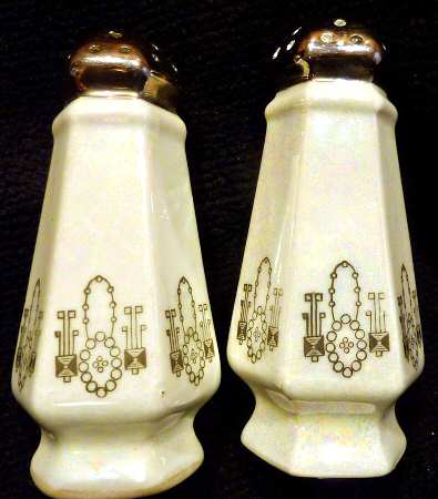 Colonial Salt & Pepper Set