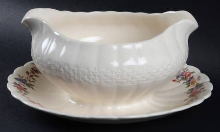 SIM6 Gravy Boat with Attached Underplate