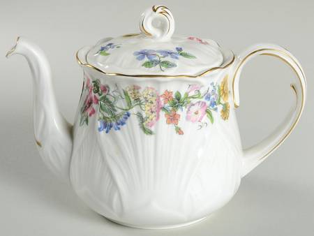 Hedgerow Teapot & Lid