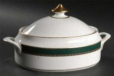 Pemberton Oval Covered Vegetable by St Michael