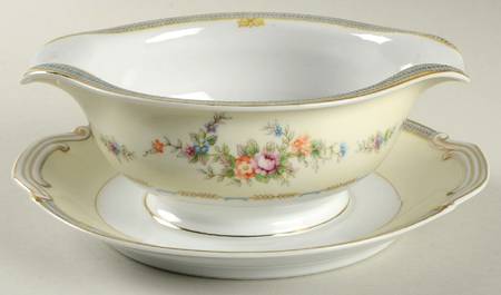 SON39 Gravy Boat with Attached Underplate