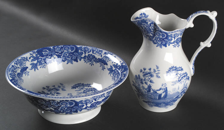 Georgian Collection 40 Oz Pitcher and Bowl Set