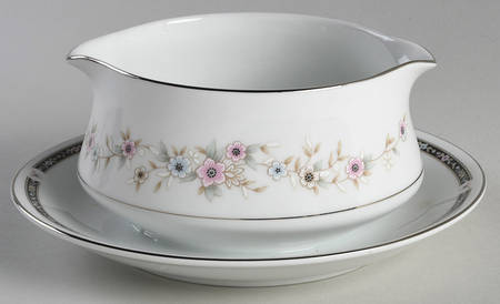 Camille Gravy Boat with Attached Underplate