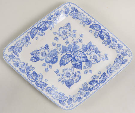 Signature Collection Strawberry Dish-Underplate
