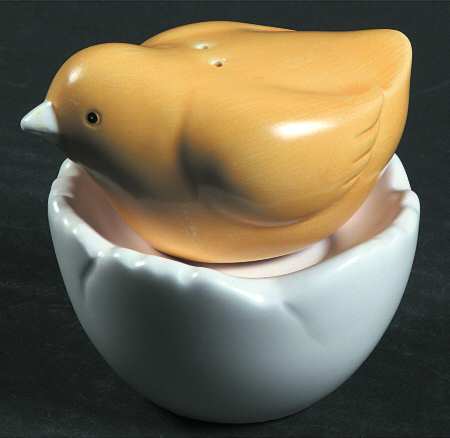 Henny Penny Figural Salt & Pepper Set