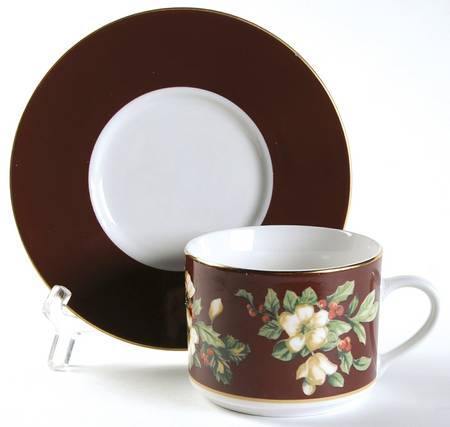 Splendor Burgundy Flat Cup & Saucer Set