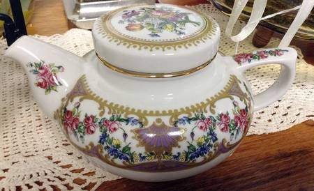 Sevres Teapot for Individual Teapot & Lid with Cup