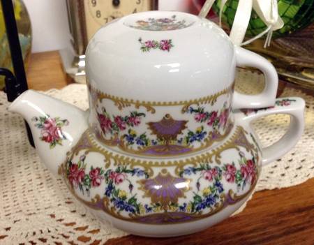 Sevres Individual Teapot & Lid with Cup