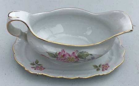 SCH368 Gravy Boat with Attached Underplate