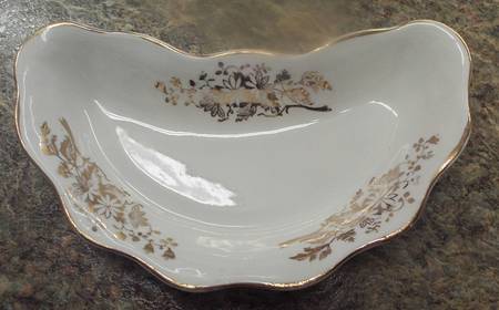 SMP17 Crescent Salad Plate