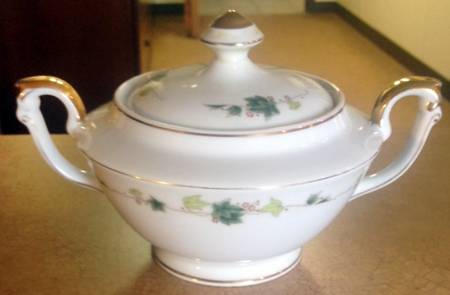 Castle Ivy Sugar Bowl & Lid