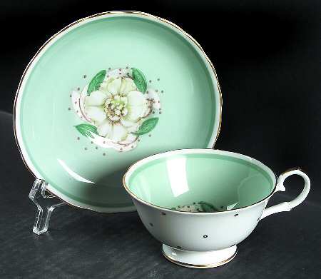 Gardenia (Scalloped) by Susie Cooper