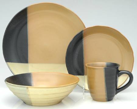 Gold Dust Black 32 Piece Estate Set