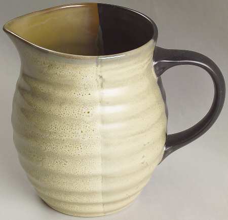 Gold Dust Black 80 Oz Pitcher