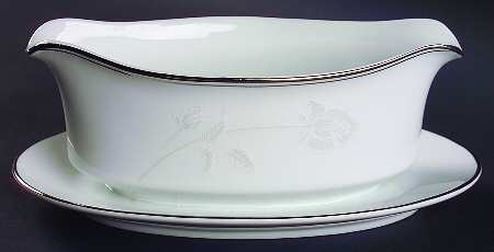 Gravy Boat with Attached Underplate