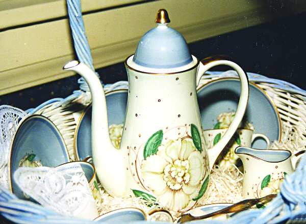 Gardenia Blue Coffee Pot & Lid