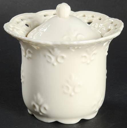 Cream Lace Sugar Bowl & Lid
