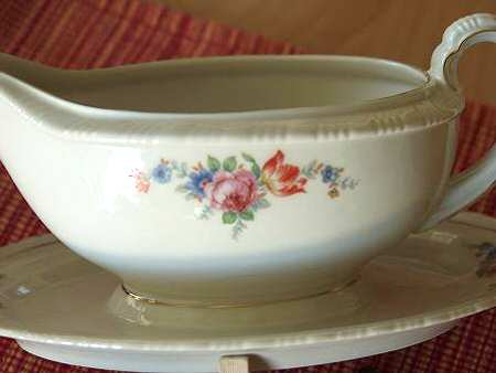 SCD119 Gravy Boat with Attached Underplate by Schonwald