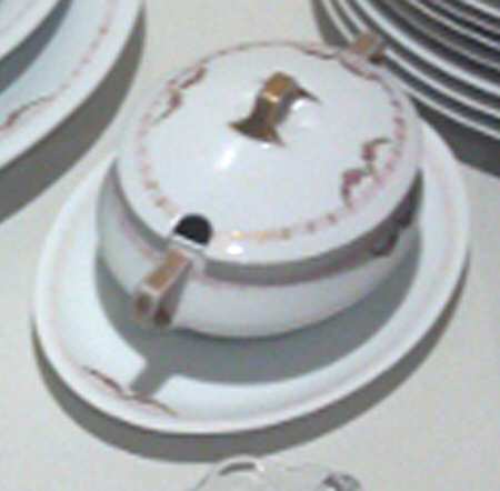 OHM195 Gravy Boat & Lid w/Underplate