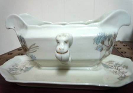 2220 Gravy Boat with Attached Underplate by Schwalb Brothers