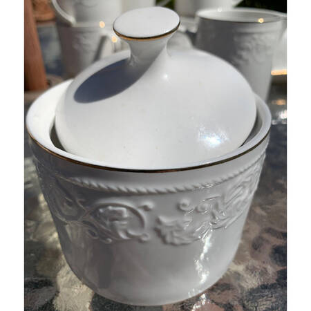 S0I1 Sugar Bowl & Lid by Sterling Imports
