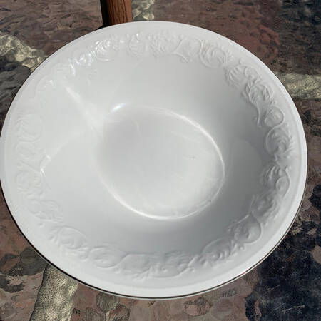 S0I1 9" Round Vegetable Bowl by Sterling Imports