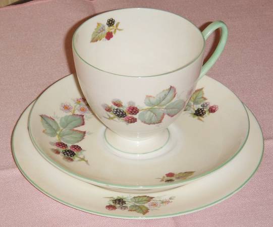 SHE86 Footed Cup & Saucer Set