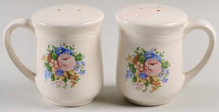 Victoria Handled Salt & Pepper Set
