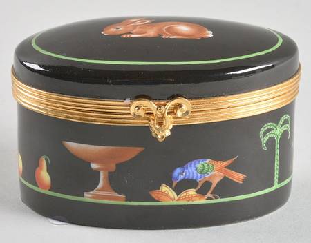 Black Shoulder Oval Hinged Box